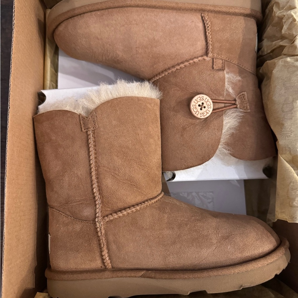 UGG Kids Boots in Brown and Cream - Picture 7 of 9